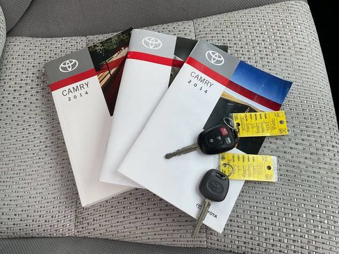 Used 2014 Toyota Camry LE image 39