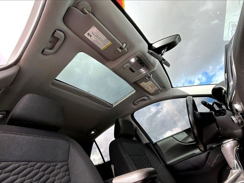 Used 2018 Chevrolet Equinox LT image 15