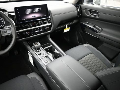New 2026 Nissan Pathfinder SV w/ SV Premium Package FWD image 10