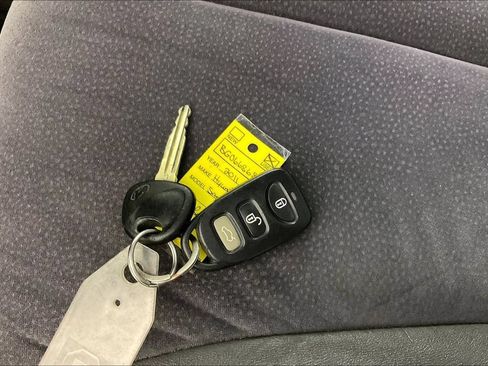Used 2011 Hyundai Santa Fe SE FWD image 10