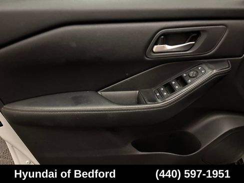 Used 2024 Nissan Rogue SV AWD/4WD image 12