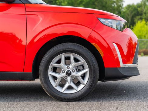 Used 2025 Kia Soul S FWD image 9