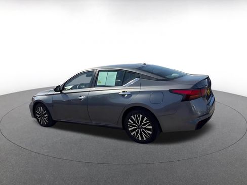 Used 2025 Nissan Altima 2.5 SV FWD image 10