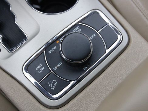 Used 2012 Jeep Grand Cherokee Limited w/ Luxury Group II AWD/4WD image 28