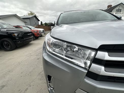 Used 2019 Toyota Highlander XLE AWD/4WD image 35