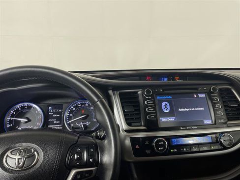 Certified 2017 Toyota Highlander XLE AWD/4WD image 16