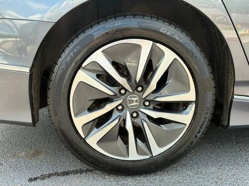 Used 2019 Honda Accord Touring image 16