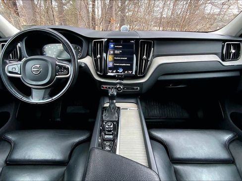 Used 2018 Volvo XC60 T6 Inscription w/ Convenience Package image 16