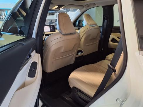 Used 2023 INFINITI QX60 Luxe w/ Cargo Package AWD/4WD image 16