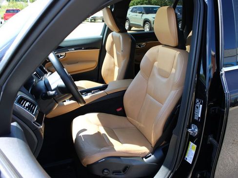 Used 2019 Volvo XC90 T6 Momentum w/ Advanced Package AWD/4WD image 11