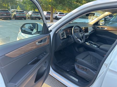 New 2026 Volkswagen Atlas SE image 9