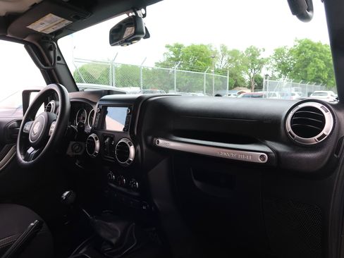 Used 2015 Jeep Wrangler Unlimited Rubicon w/ Max Tow Package image 25