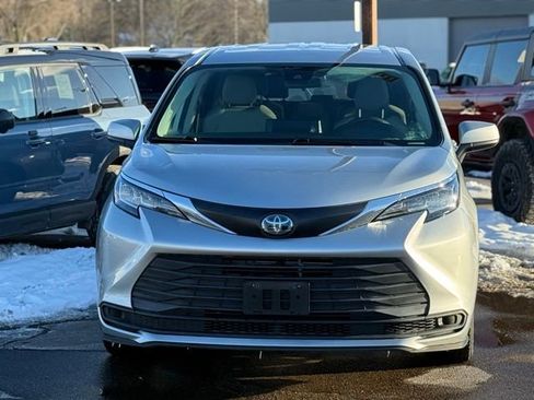 Used 2021 Toyota Sienna LE image 29