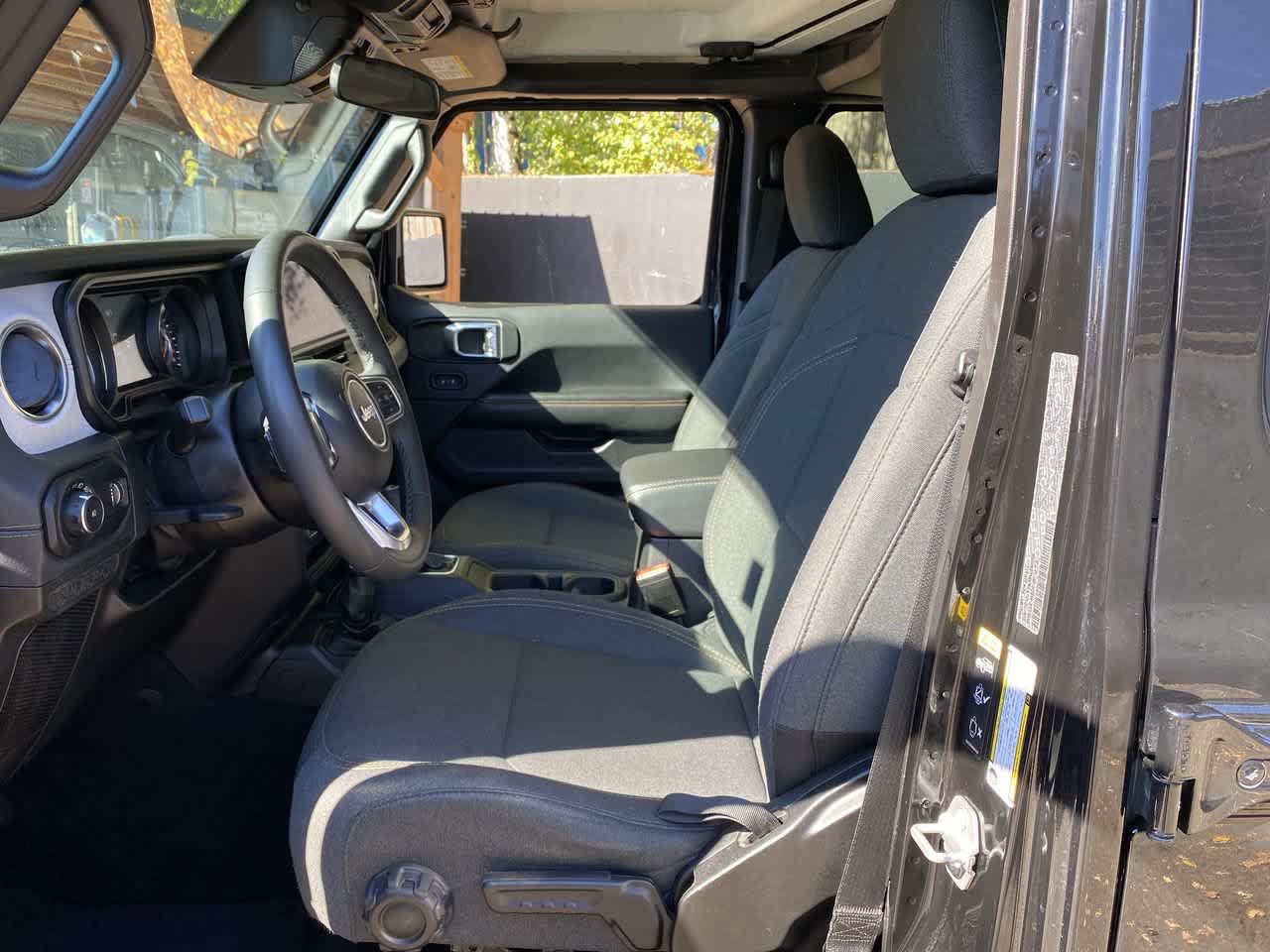 Used 2025 Jeep Wrangler Unlimited Sahara AWD/4WD image 12
