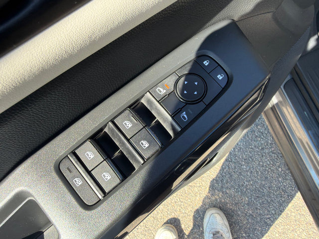 Used 2024 Nissan Pathfinder SV AWD/4WD image 24