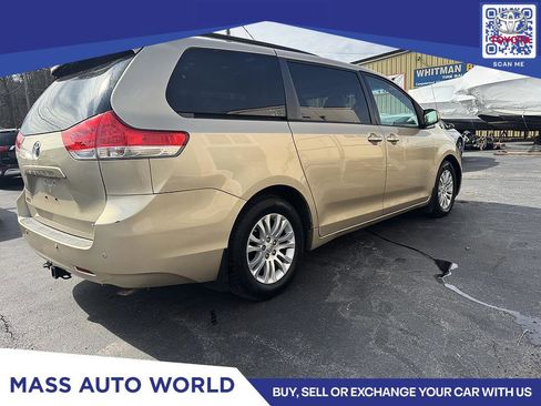 Used 2014 Toyota Sienna XLE image 3