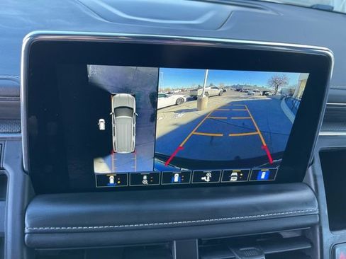 Used 2022 GMC Yukon XL SLT w/ SLT Premium Package image 11