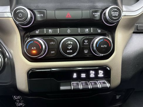 Used 2019 RAM 1500 Laramie AWD/4WD image 18