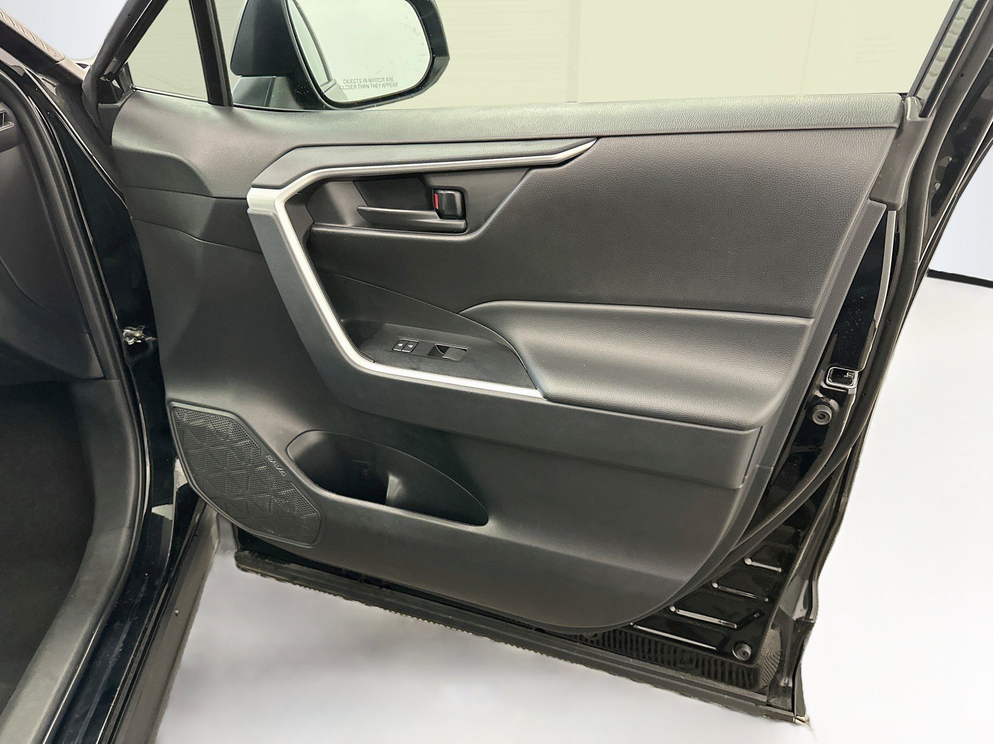 Used 2025 Toyota RAV4 LE AWD/4WD image 33