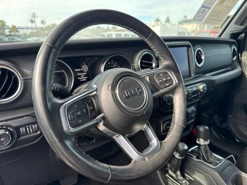 Used 2022 Jeep Wrangler Unlimited Sahara AWD/4WD image 10
