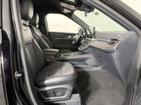 Used 2025 Ford Explorer ST-Line w/ ST-Line Street Pack image 45