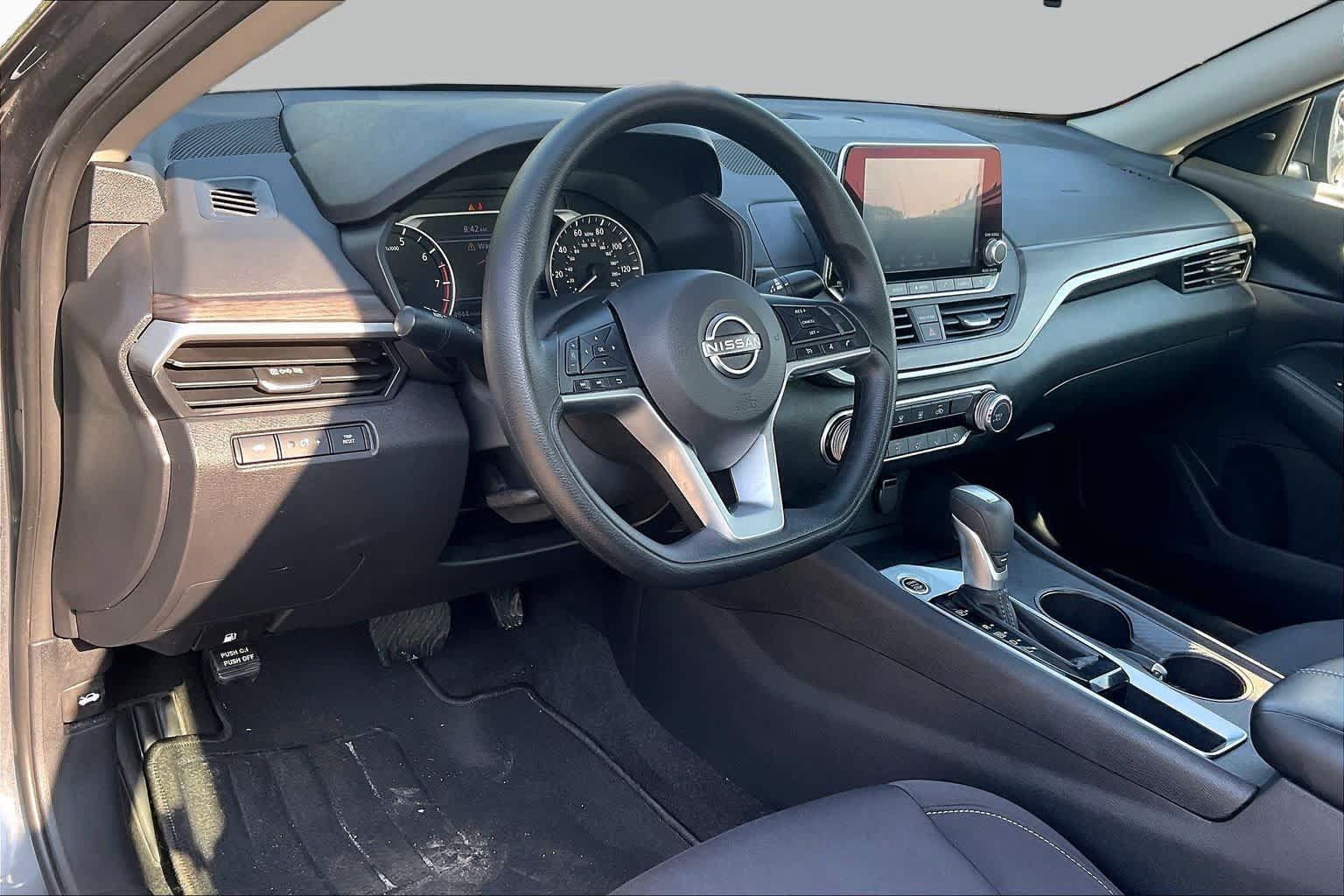 Used 2025 Nissan Altima 2.5 SV FWD image 17