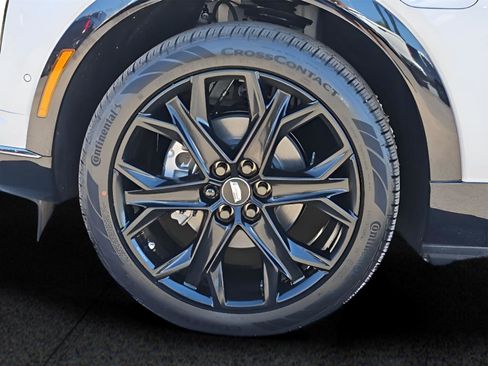 New 2025 Cadillac Optiq Sport 1 w/ LPO, ONYX Package image 7