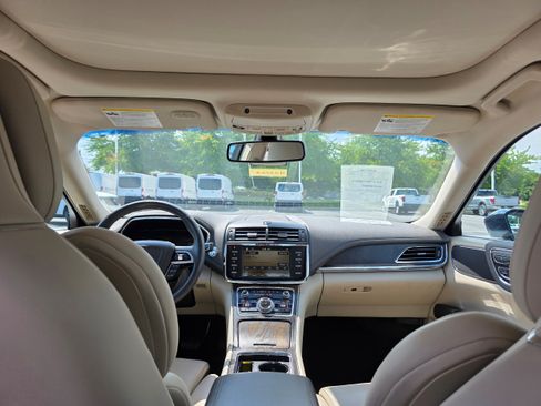 Used 2017 Lincoln Continental Reserve w/ Climate Package AWD/4WD image 11