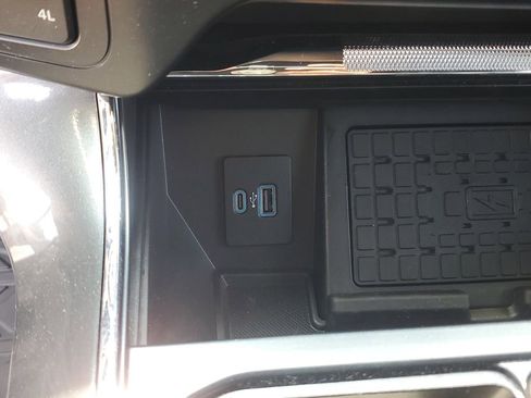 Used 2023 Ford F150 Lariat w/ Equipment Group 502A High image 32