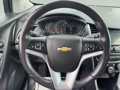 Used 2019 Chevrolet Trax LT w/ LT Convenience Package AWD/4WD image 17