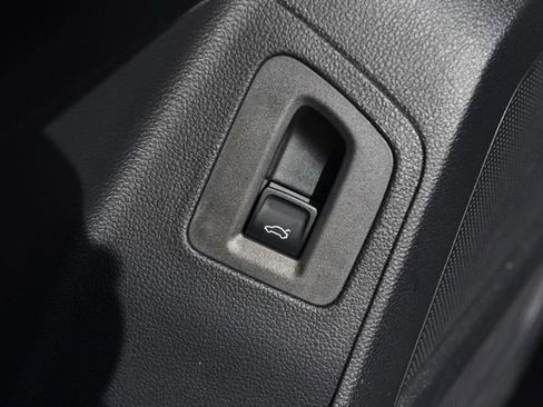 Used 2023 Volkswagen Atlas SE w/ Panoramic Sunroof Package image 9