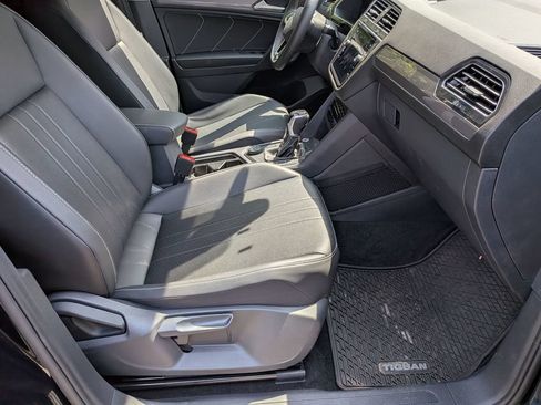 Used 2023 Volkswagen Tiguan SE AWD/4WD image 34