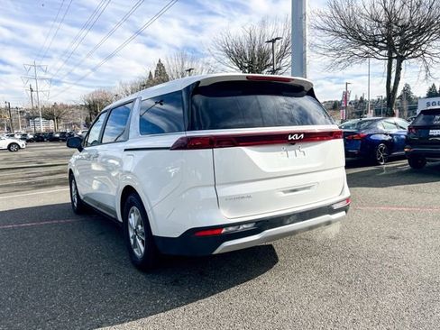 Certified 2024 Kia Carnival LX image 9