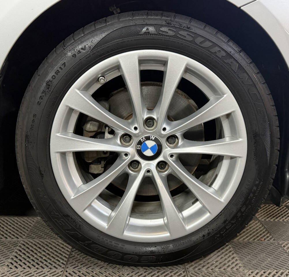 Used 2017 BMW 320i Sedan RWD image 22