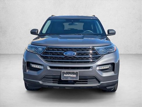 Used 2021 Ford Explorer XLT w/ Equipment Group 202A AWD/4WD image 2