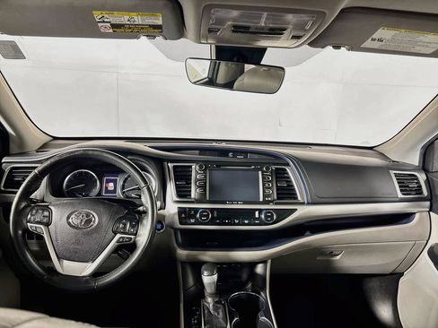 Used 2019 Toyota Highlander XLE w/ Protection Package #3 FWD image 12