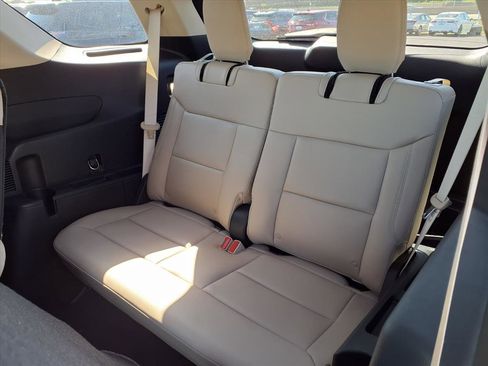 Used 2023 Ford Explorer XLT w/ Equipment Group 202A image 28