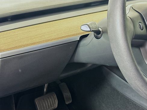 Used 2021 Tesla Model 3 Standard Range Plus image 16