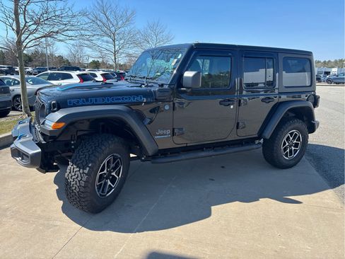 Used 2024 Jeep Wrangler Unlimited Rubicon 4xe w/ Technology Group AWD/4WD image 4