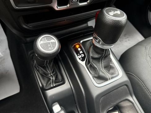 Used 2021 Jeep Wrangler Unlimited Sahara AWD/4WD image 21