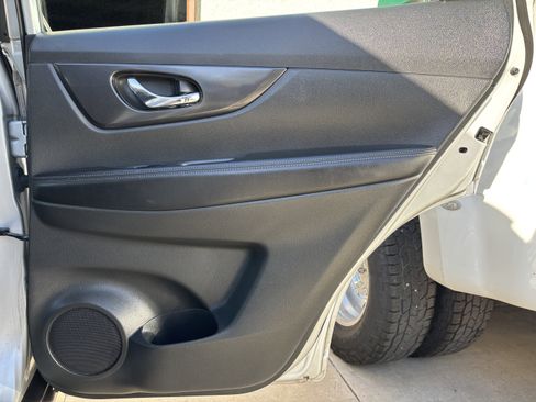 Used 2017 Nissan Rogue S image 50