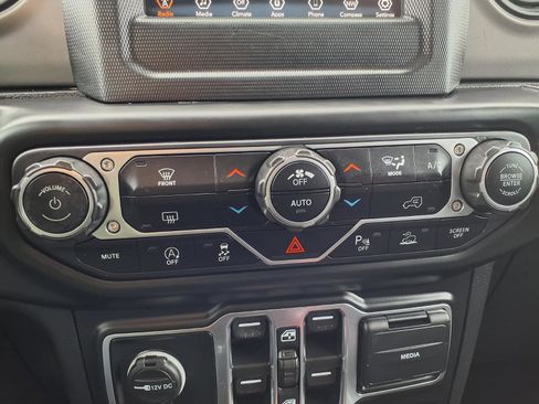 Used 2023 Jeep Wrangler Unlimited Sport AWD/4WD image 9