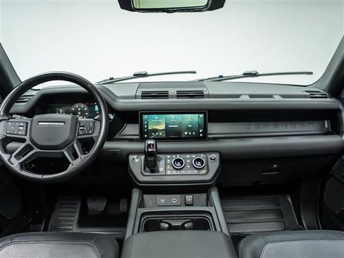 Used 2024 Land Rover Defender 110 X-Dynamic SE image 16
