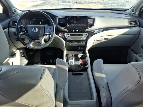 Used 2021 Honda Pilot Touring image 11