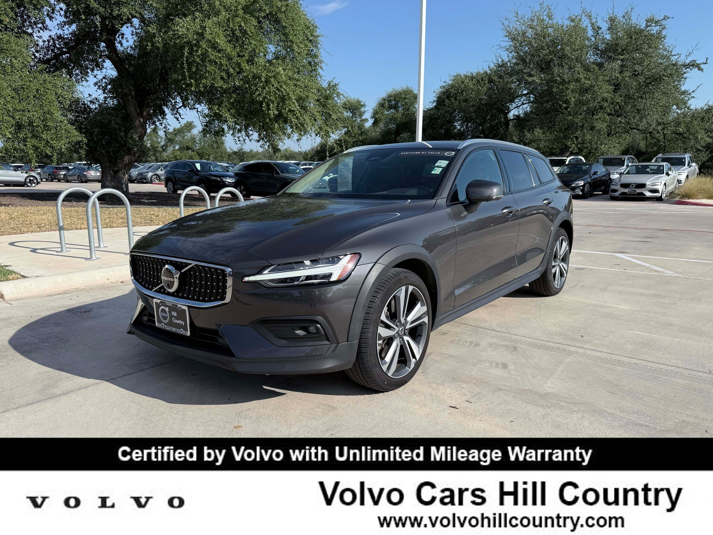Certified 2025 Volvo V60 B5 Cross Country Plus AWD/4WD image 1