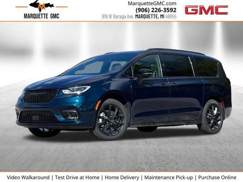 Used 2025 Chrysler Pacifica Select FWD image 1