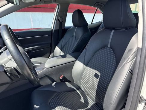 Used 2024 Toyota Camry SE FWD image 11