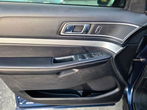 Used 2016 Ford Explorer XLT w/ Equipment Group 202A FWD image 38