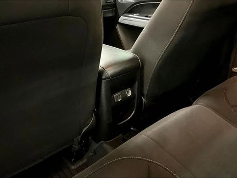 Used 2022 Chevrolet Colorado LT w/ Trail Boss Package AWD/4WD image 11