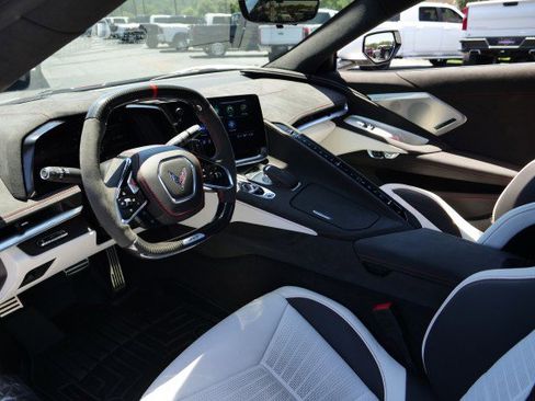 Used 2023 Chevrolet Corvette Z06 RWD image 2